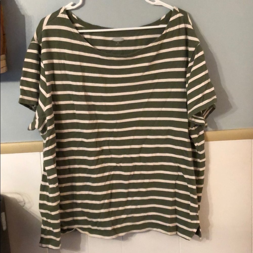 Old navy green stripped t shirt